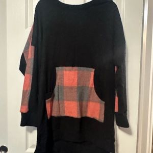 NWOT white birch waffle knit top with buffalo plaid fleece detail.  Size XL.